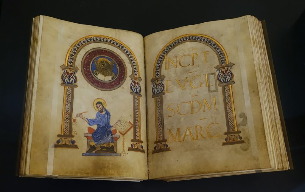 2048px Carolingian gospel book Saint Amand c. 860 880 parchment Museum Schnutgen Cologne Germany DSC00212